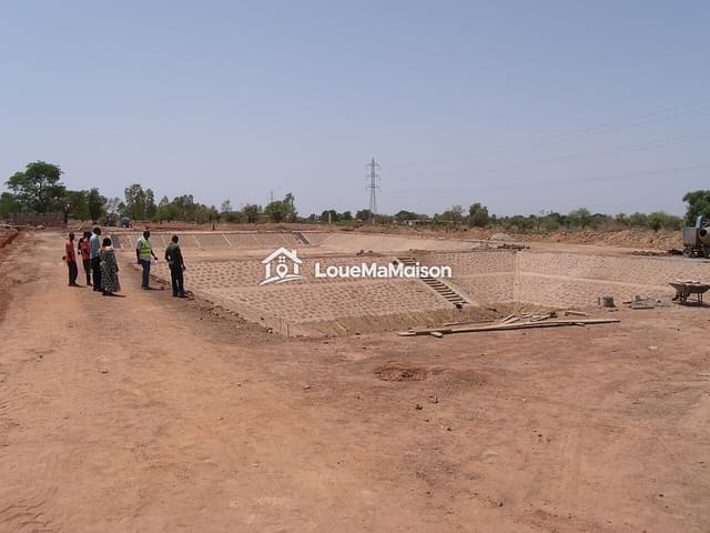 Parcelle de 600 m² avec fondations à Saaba