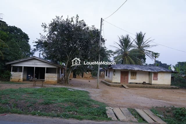 Maison simple de 2 chambres à Ndogpassi