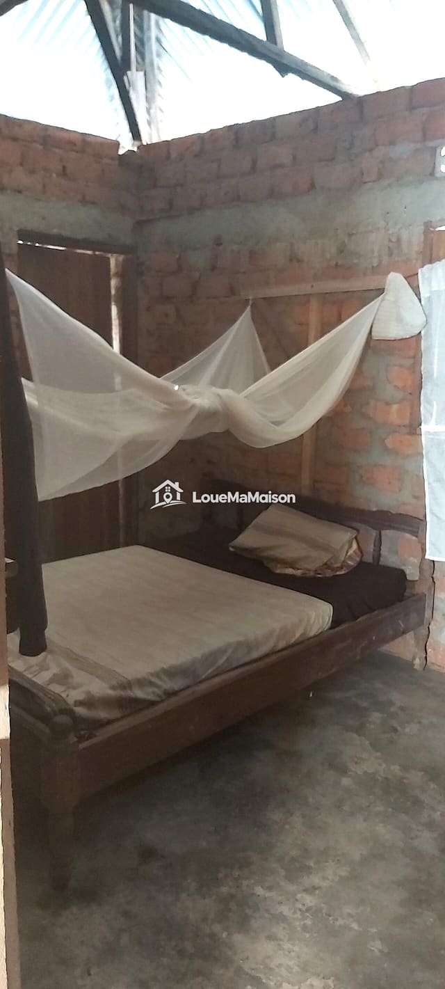 Chambre-salon à Nzeng-Ayong