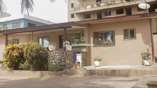 Villa de plain-pied avec véranda à Badalabougou