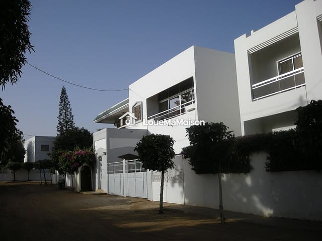 Villa à étage avec grands balcons à Fann Résidence