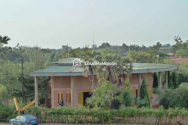 Villa avec piscine à Ouaga 2000