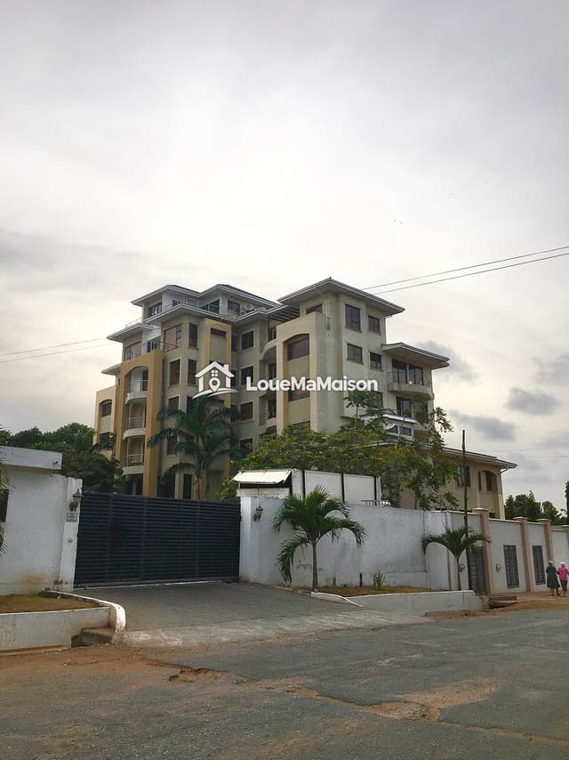 Appartement 3 chambres en résidence à Cadjèhoun