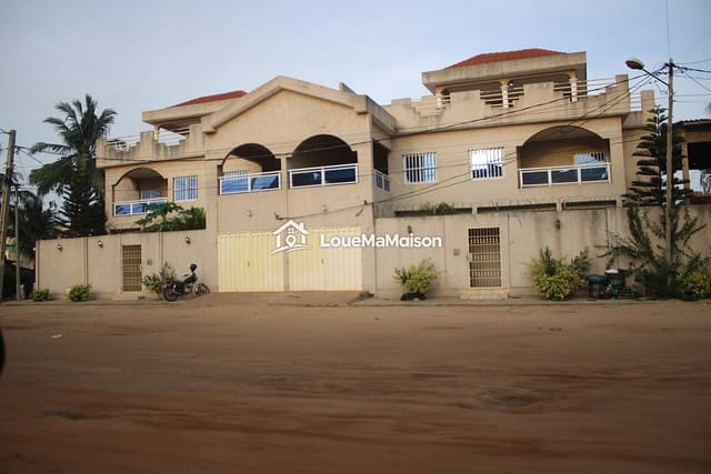 Maison 4 chambres à Hédzranawoé
