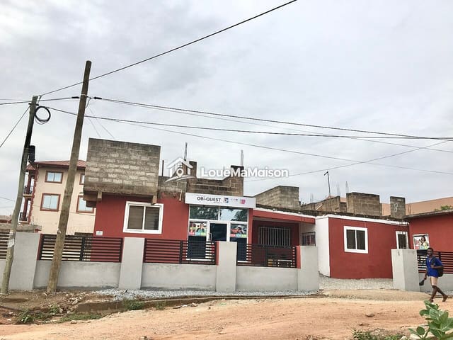 Studio dans une petite cour clôturée à Banankabougou