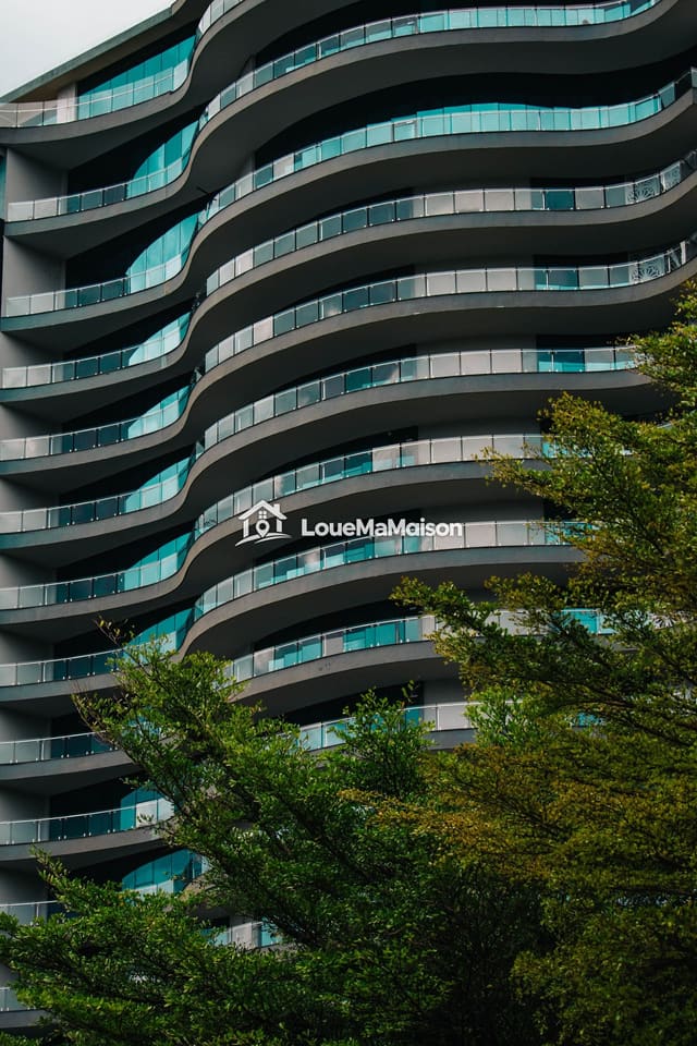 Appartement F4 avec balcon arrondi à Tevragh Zeina