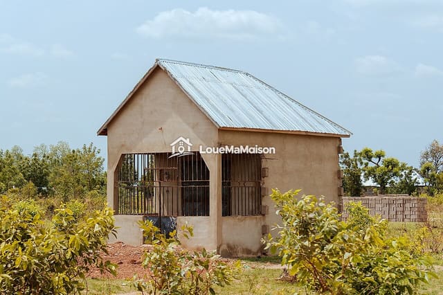 Maison neuve 2 chambres avec véranda à Morofé