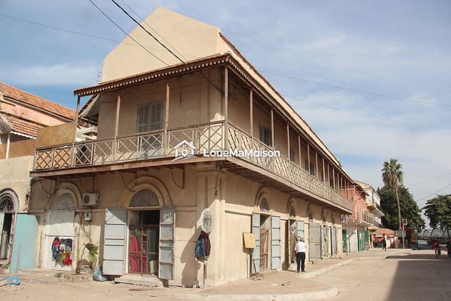 Appartement à l'étage avec longue galerie, Quartier Louis