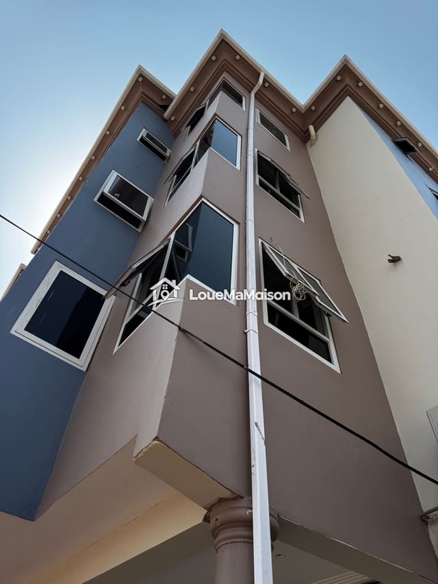 Appartement 3 chambres en plein Akwa