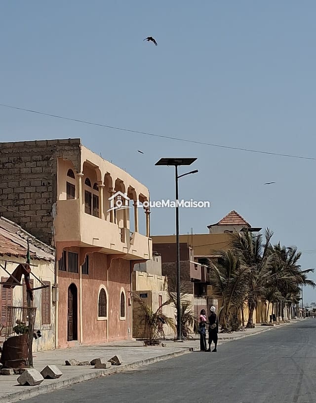 Maison à étage avec arcades à Guédiawaye