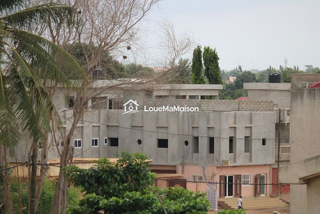 Parcelle avec maison en chantier à Rimkièta