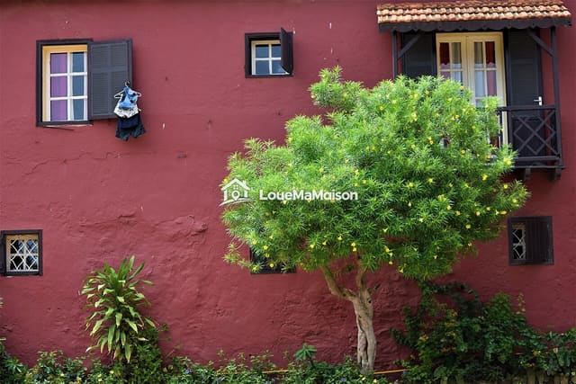 Studio dans une maison rouge à Sokodé
